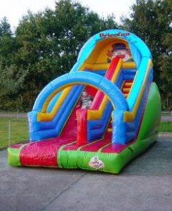 Mini Glijbaan 5,4 x 2,8 x 4,8 mtr. € 110,-